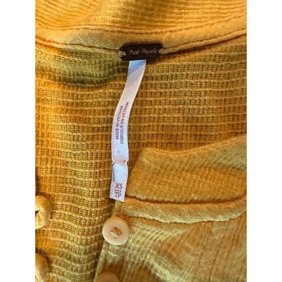 FREE PEOPLE Summer Struttin Mini Dress Sz XS Bell Cuff Waffle Ruffle Hem‎ Yellow - Picture 4 of 8